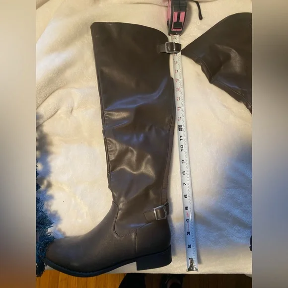 LAST CHANCE Stylish Brown Women's over the knee Boots - Picture 3 of 4